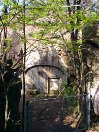 Cave G16, (1999)